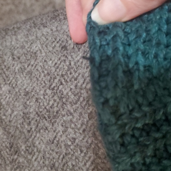 3/$15 Green Lattice Back Sweater Size Small - Picture 8 of 8